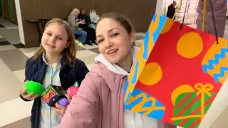 VLOG Едем в гости к маме ! Выбираем подарок для сестрёнки Алисы в ДЕТСКОМ МИРЕ ! #влог