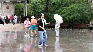 Танцы под дождём / Dancing in the rain