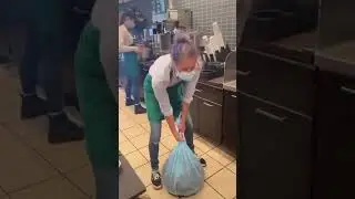 ВИДЕО ДЛЯ ПЕРЕХОДА. ДЕВУШКА ПОДНИМАЕТ ТЯЖЕЛЫЙ ПАКЕТ И ПАДАЕТ ФУТАЖ