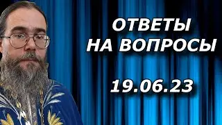 Священник отвечает на вопросы в прямом эфире.