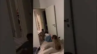 Mustafa ayaklarının altından çok huylanıyor kilitledik çocuklarla 🤣