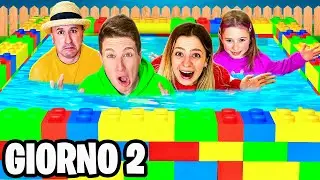 SOPRAVVIVO IN UNA PISCINA DI LEGO NELLA VITA REALE PER 24 ORE!!🧱