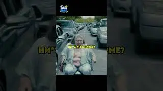 Странная тетка все время следит за черным 😨 