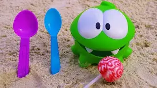 Ам Ням (Om Nom) в песочнице. Игрушки и игры. Развивающее видео