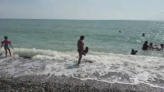 Пляж Фламинго. Можно ли так назвать? Кафе на набережной. Люди стараются. Лазаревское Сочи.14.06.2023