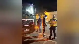 Beat și fără permis la volanul unui camion cu bușteni fără acte, la Gura Humorului