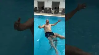 Havuzda Baba Omuza 