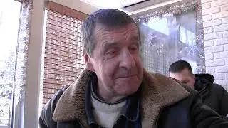 А я по улице иду, кусаю булочку.  Морда вспомнил любимую песню в Круассане.