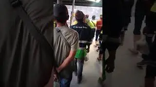 #masuk kerja ngantri begini kaya mau bagi2 sembako