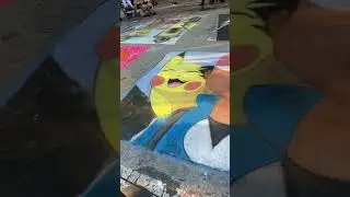 Данька сходил на выставку рисунков на дороге/ большой рисунок Пикачу и Эша