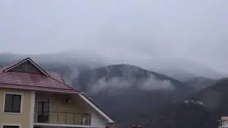 Надвигается зима, а море t  + 14 °C . Снег в Лазаревском 26 декабря 2018