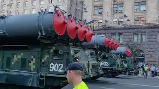Военный парад в Киеве. На Крещатике ракетные комплексы и боевые вертолеты