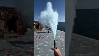 Судно без охраны , китайцы сели на мель и бросили , можно ли дербанить что думаете ? Приморский край