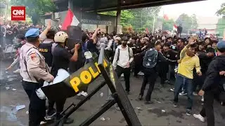 Demo Memanas, Pagar Belakang Gedung DPR Jebol