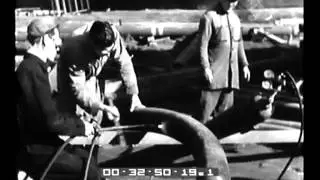 La costruzione del nuovo impianto di raffineria del petrolio a Napoli.
