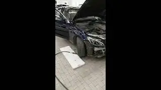 Мерседес бенз С 205 2016 года снятие переднего крыла и порога.