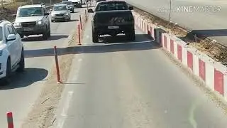 Связанная девушка в багажнике джипа!!)