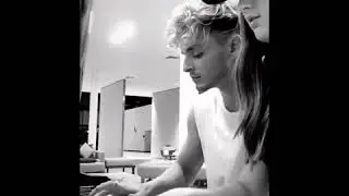 JOSH E SAVANNAH TOCANDO PIANO | Uniters Space