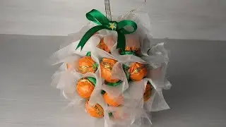 Новогодняя игрушка из конфет Шар из конфет Мастер класс