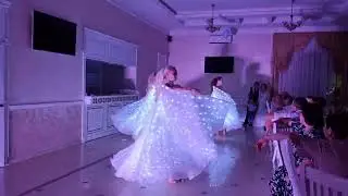 Танец со светодиодными крыльями
