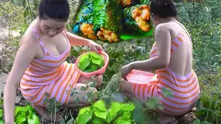 Alida made crispy fried minced pork wrapped in betel leaf - Asian cooking
