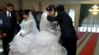 TO'YDA SHARMANDA KUYOV KELINNI O'PMOCHI BULDI HAMMANI OLDIDA.