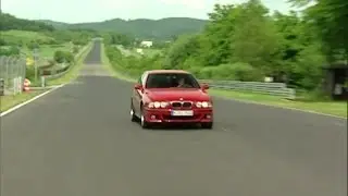 Красная БМВ М5 е39 в Германии на трассе. Red BMW M5 e39 in Germany