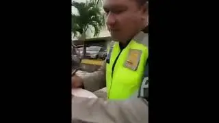 pria ini protes saat di tilang surat² lengkap sama polisi