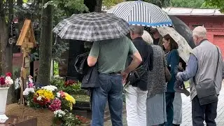 Друзья и родные Александра Ширвиндта в день памяти возле его могилы  / 19 июля 2024 г. Новодевичье