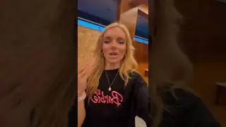 VOLIM BARBIE! Ali nikad više Barbie! Majica je tu slučajno! Oko mene su najslađe Barbike i Kenovi 😍