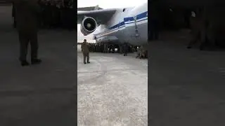 🛩на расєї  штовхають  ІЛ-76 щоб полетів  🤣