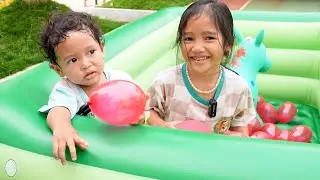 BELAJAR WARNA DAN BERMAIN BALON DI KOLAM RENANG - Learn Colors With Balloons