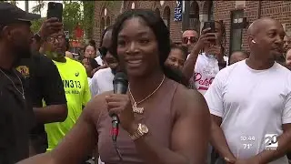 Hundreds run with Claressa Shields in Detroit