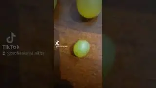 Всё меньше и меньше виноград...