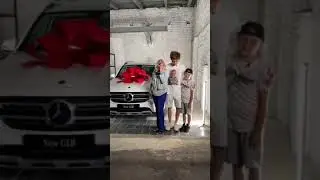 Влад А4 подарил маме машину🔥😍😍-#shorts