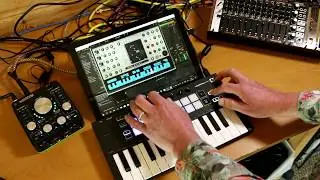 Novation LaunchKey Mini Mk3 - Live jam and demo