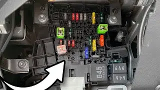 Seat Leon MK3 (5F) cabin fusebox location