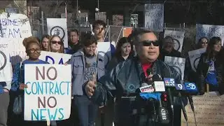 Chicago Tribune journalists go on 24-hour walkout for fair contract