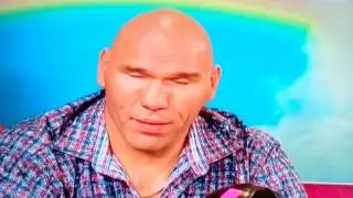Николай Валуев ведёт передачу 