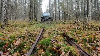 По болоту на Драконе. Трелюю рельсы вездеходом.