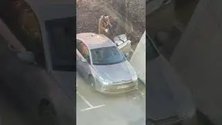 Обращение: Москва, Овчинниковская 18/1 ст 2. Владелец авто ежедневно меняет номера на парковке.
