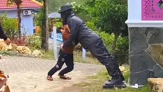 Prank patung roboh..!!! Bocil ini sangat luar biasa..terbaik..!!