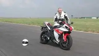 2012 Yamaha R1 vs Yamaha R6 Test