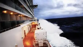 CRUISE SHIP CAUGHT IN A BOMB CYCLONE (Norwegian Breakaway)