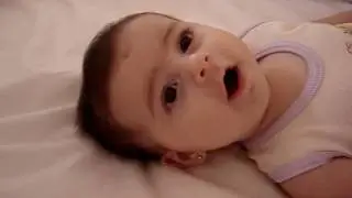 Acordando sozinha no berço.