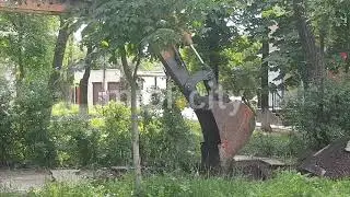 По проспекту Строителей в Мариуполе продолжается ремонт дороги и инженерных сетей