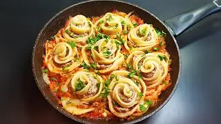 Rosettes with minced meat in a pan.