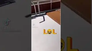 зацепилась трусами за горку 
