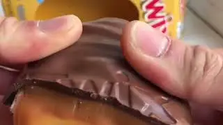 UNILAD   These GINORMOUS Twix Easter eggs looks too good! 😍😋