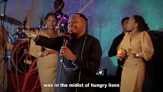 Christopher Mwahangila - Mungu Hawezi Kukusahau (Live Music Video)